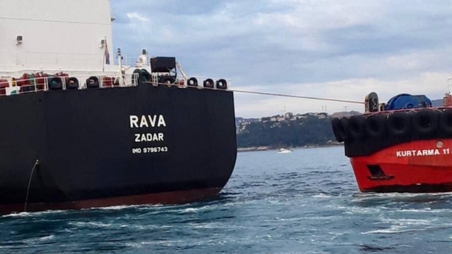 Petrol tankeri İstanbul Boğazı'nda sürüklendi